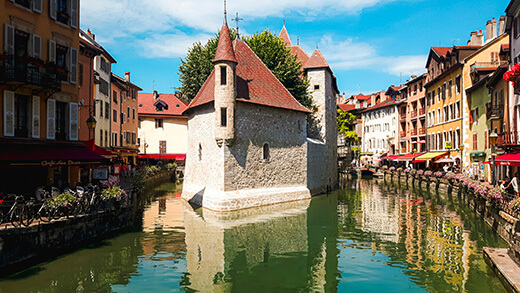 Photo of the old Annecy prison on a sunny day